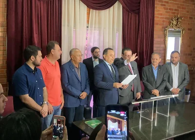 Gessivaldo Isaías sendo empossado na Alepi