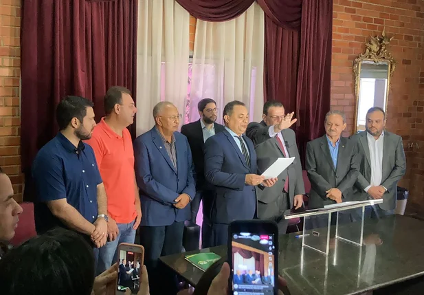 Gessivaldo Isaías sendo empossado na Alepi