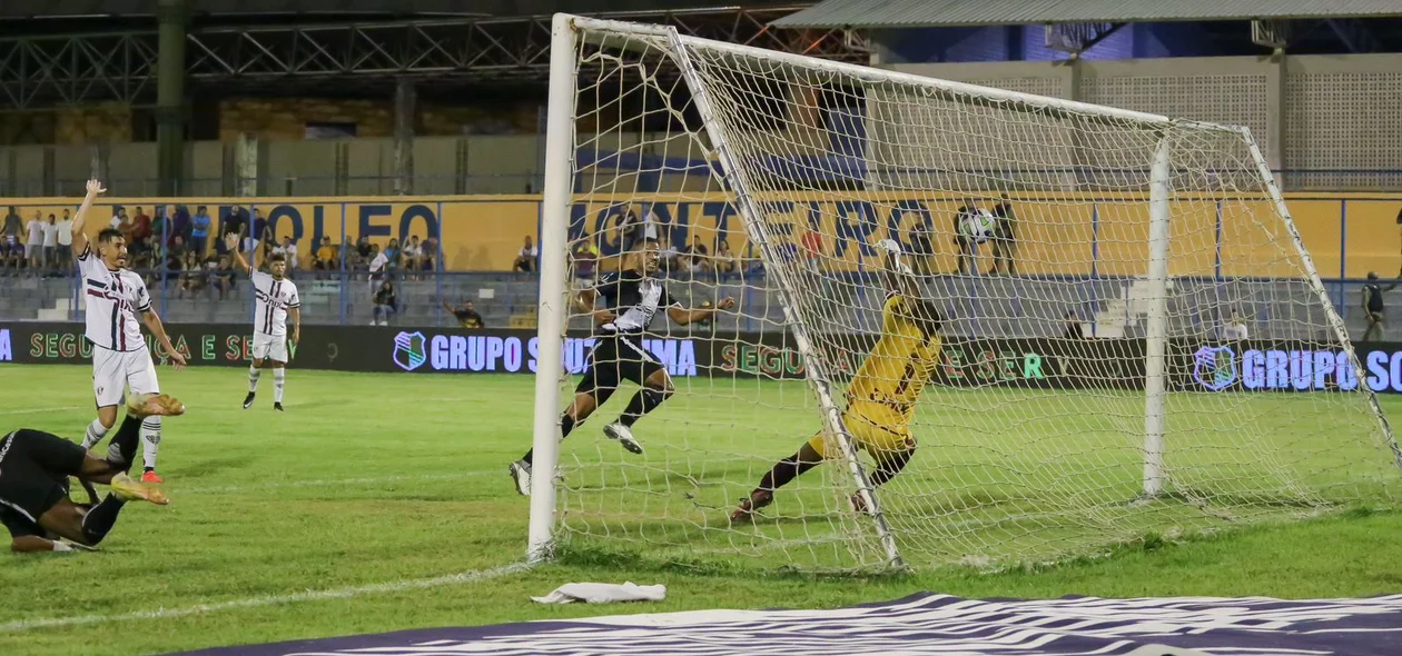 Gol da Ponte Preta contra o Fluminense-PI