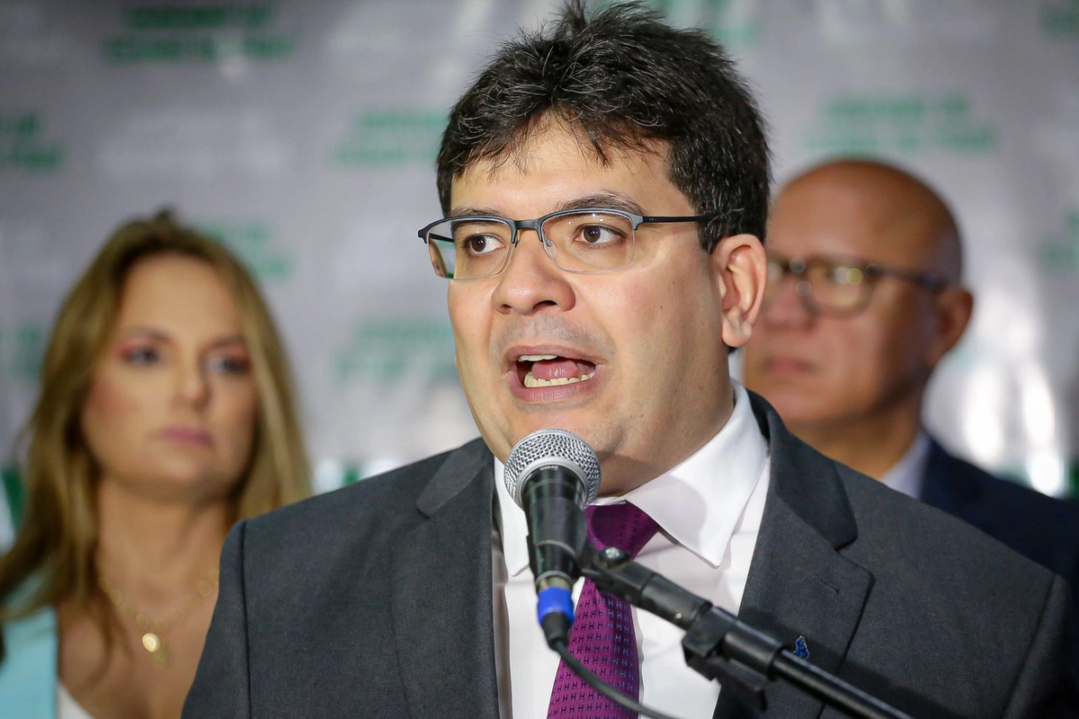 Governador Rafael Fonteles durante coletiva na Alepi