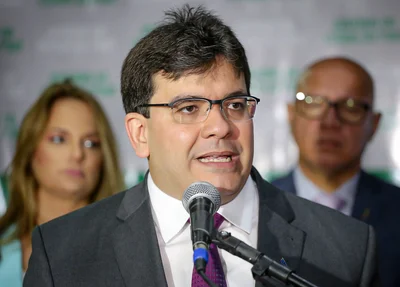 Governador Rafael Fonteles em coletiva