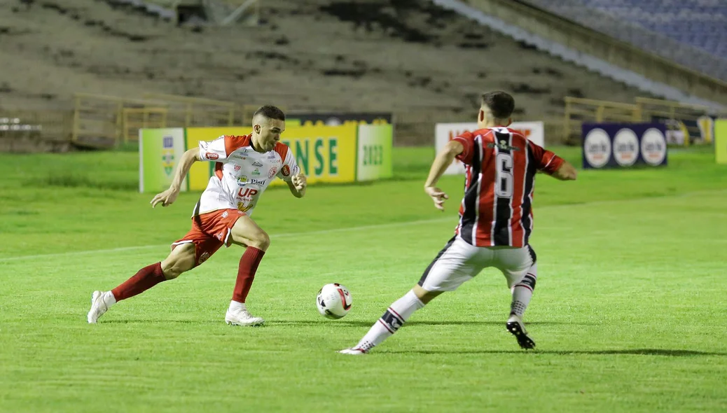 Ítalo Pica-Pau tentando o ataque