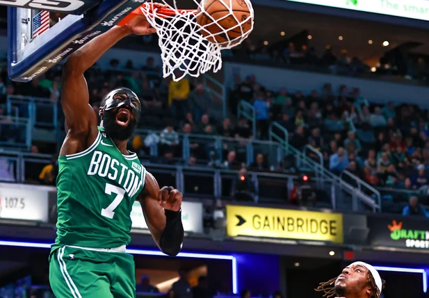 Jaylen Brown foi um dos destaques da partida com 30 pontos e 11 rebotes