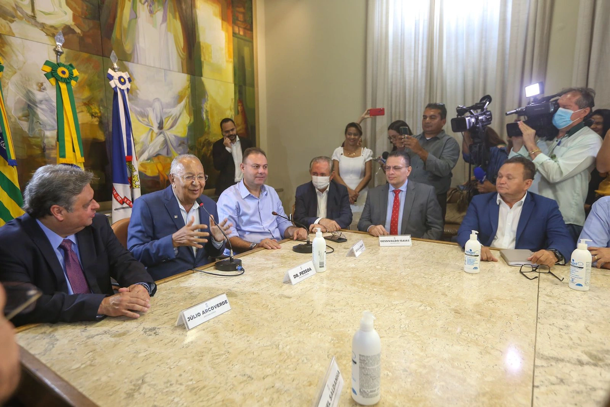 Jeová Alencar toma posse
