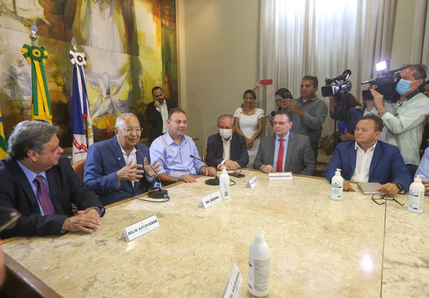 Jeová Alencar toma posse
