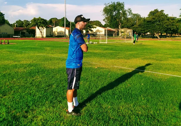 Jerson Testoni comando primeiro treino no Altos