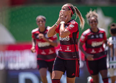 Jogadoras do Flamengo comemorando gol contra o Ceará