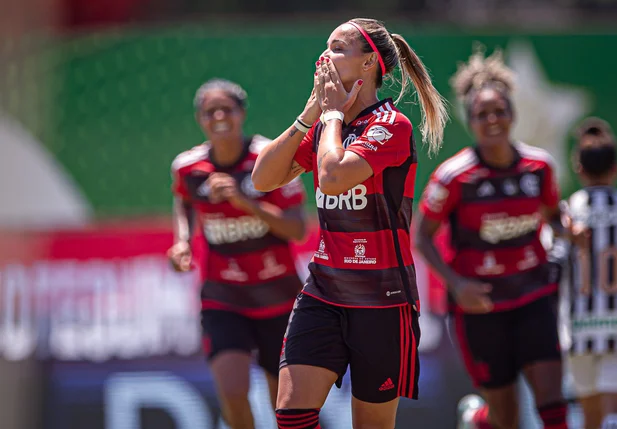 Jogadoras do Flamengo comemorando gol contra o Ceará