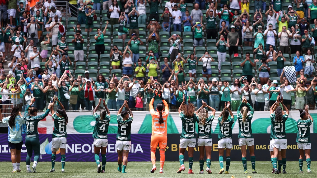 Jogadoras do Palmeiras comemoram vitória na primeira rodada do Brasileirão