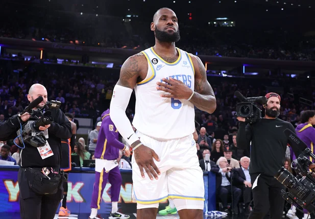 LeBron James se tornou o quarto maior assistente da história da NBA