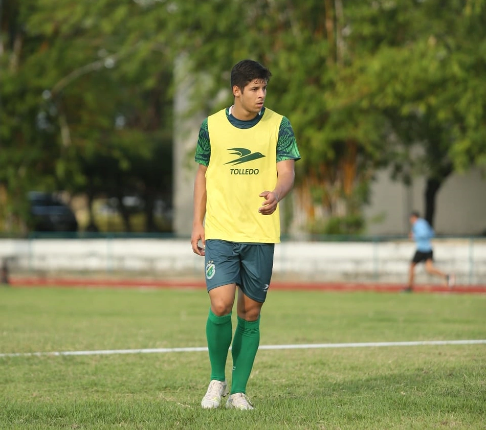 Lucas Souza volta a realizar treinos e está a disposição do técnico Testoni