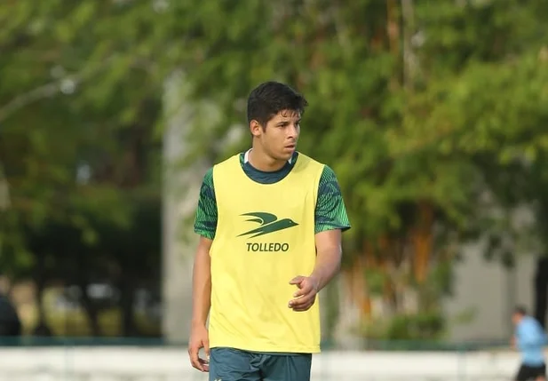 Lucas Souza volta a realizar treinos e está a disposição do técnico Testoni
