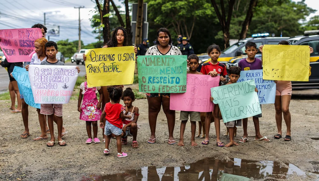 Moradores fazem manifestação na BR 343 na zona sudeste de Teresina