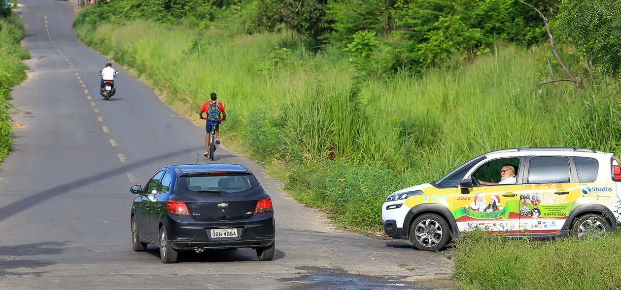 Moradores reclamam de falta de sinalização na Rua Maria Socorro de Macedo Claudino com Rua Indiana, zona Leste de Teresina