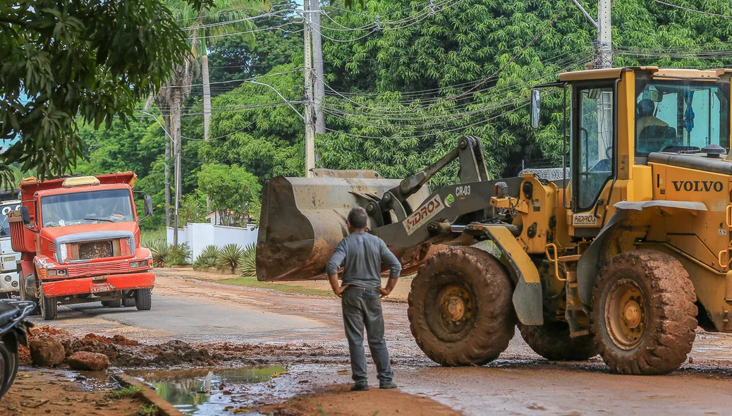 Moradores reclamam de sujeira e dificuldade no tráfego do local