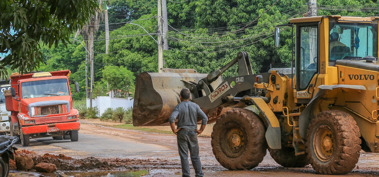 Moradores reclamam de sujeira e dificuldade no tráfego do local