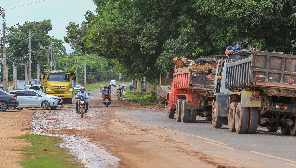 Moradores tem dificuldade de saírem do condomínio