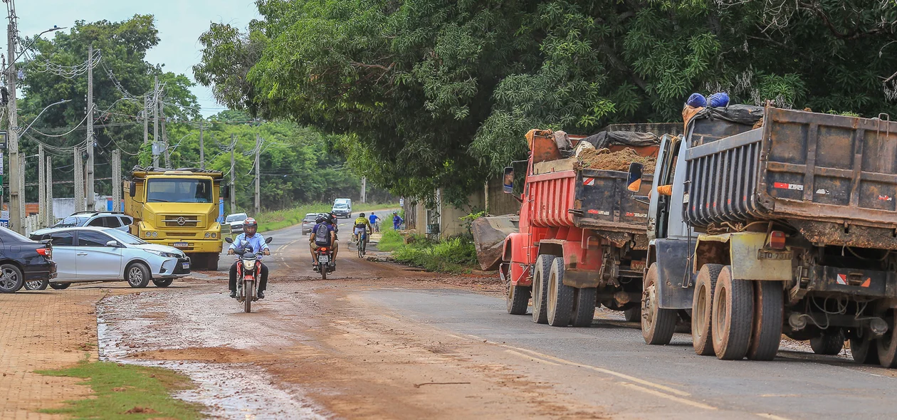 Moradores tem dificuldade de saírem do condomínio