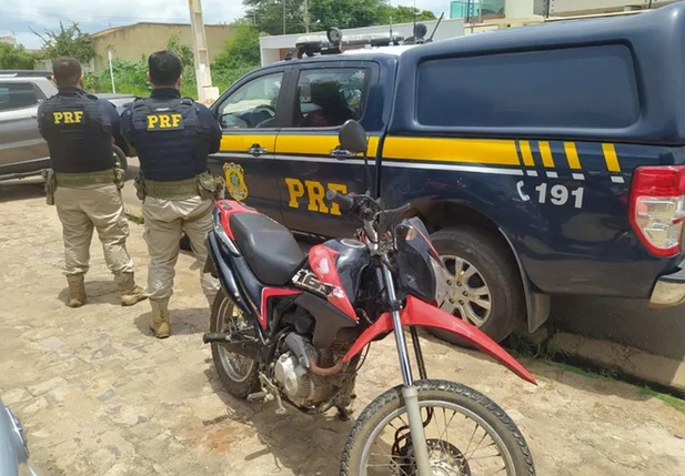 Motocicleta adulterada é apreendida pela PRF em Picos