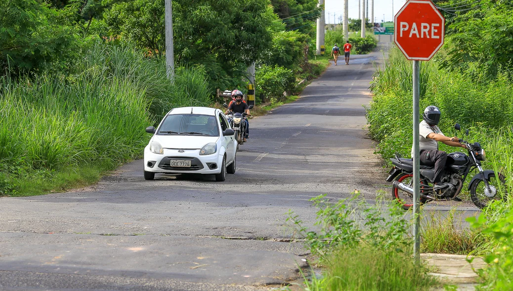 Motoristas não respeitam a sinalização