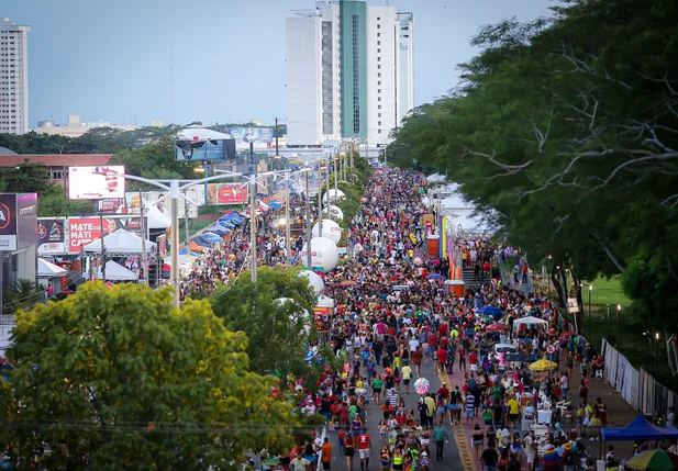 Multidão no Corso de Teresina