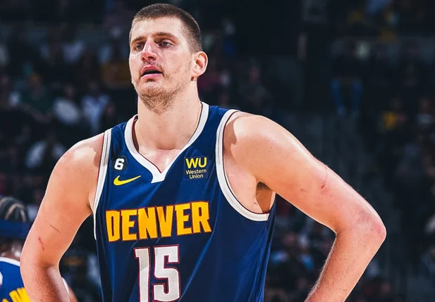 Nikola Jokic anotou mais uma triplo-duplo e garantiu a vitória do Nuggets