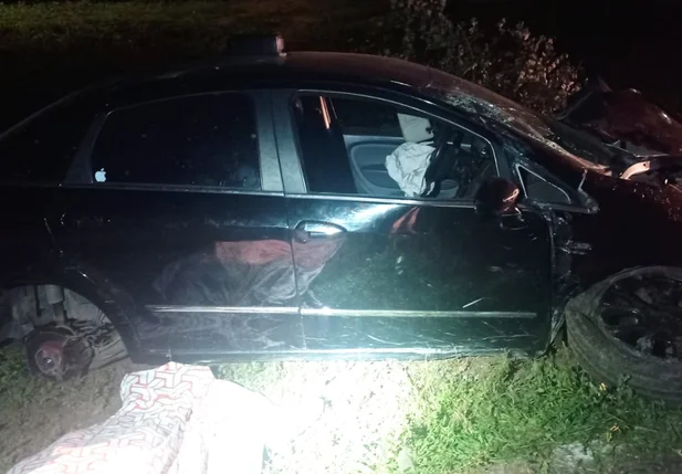 O automóvel trafegava em direção à Oeiras em alta velocidade