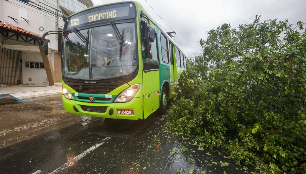 O ônibus não pôde passar na faixa exclusiva