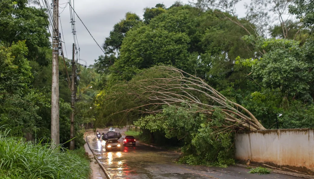 Os veículos não conseguiram acessar a avenida a partir da BR 343, pela ladeira do Uruguai.