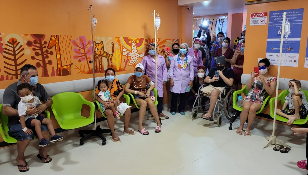 Pais e crianças participam do Carnaval “AlaLaô”