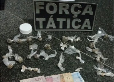 Papelotes de cocaína e maconha
