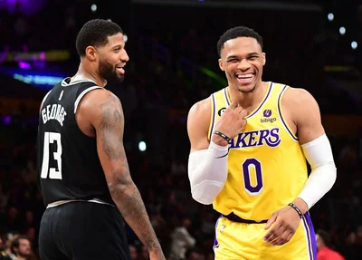 Paul George e Russel Westbrook no confronto entre Lakers e Clippers
