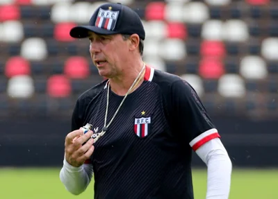 Paulo Baier, ex-jogador e atual técnico do Botafogo-SP