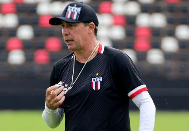 Paulo Baier, ex-jogador e atual técnico do Botafogo-SP