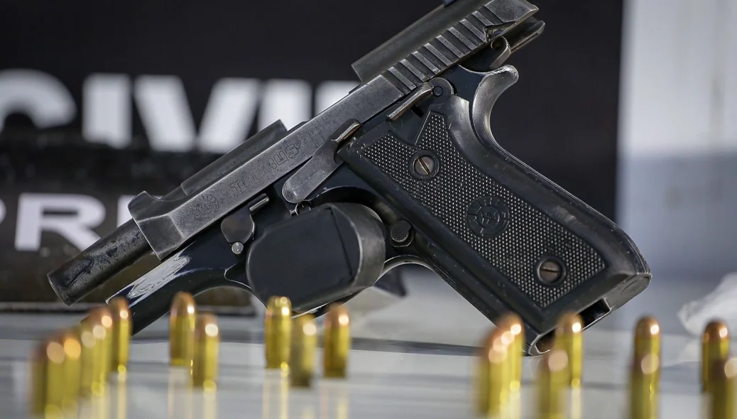 Pistola com a numeração raspada