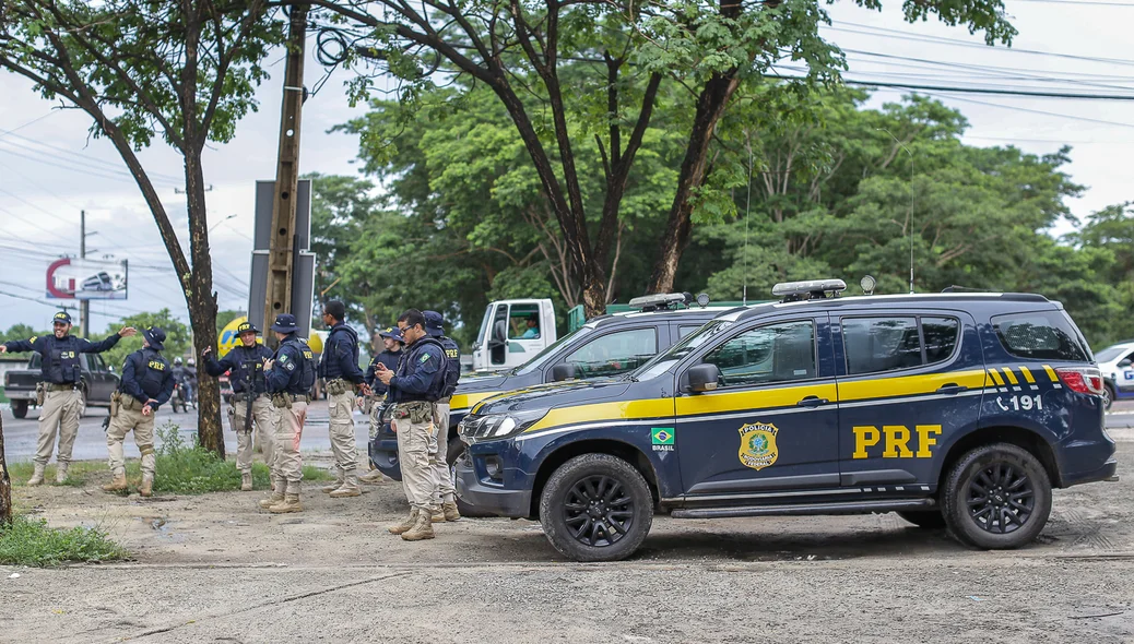 Polícia Rodoviária Federal no local