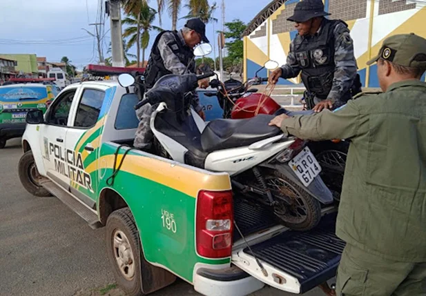 Policiais do 24° BPM estornam duas motocicletas roubadas em Luís Correia