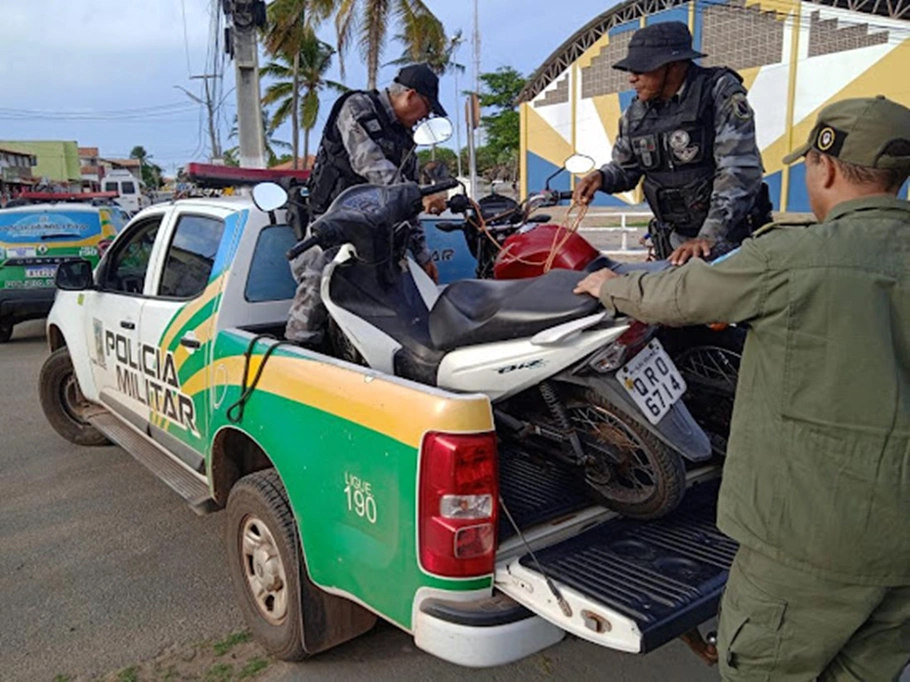 Policiais do 24° BPM estornam duas motocicletas roubadas em Luís Correia