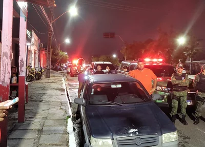 Policiais em bares da zona sul de Teresina
