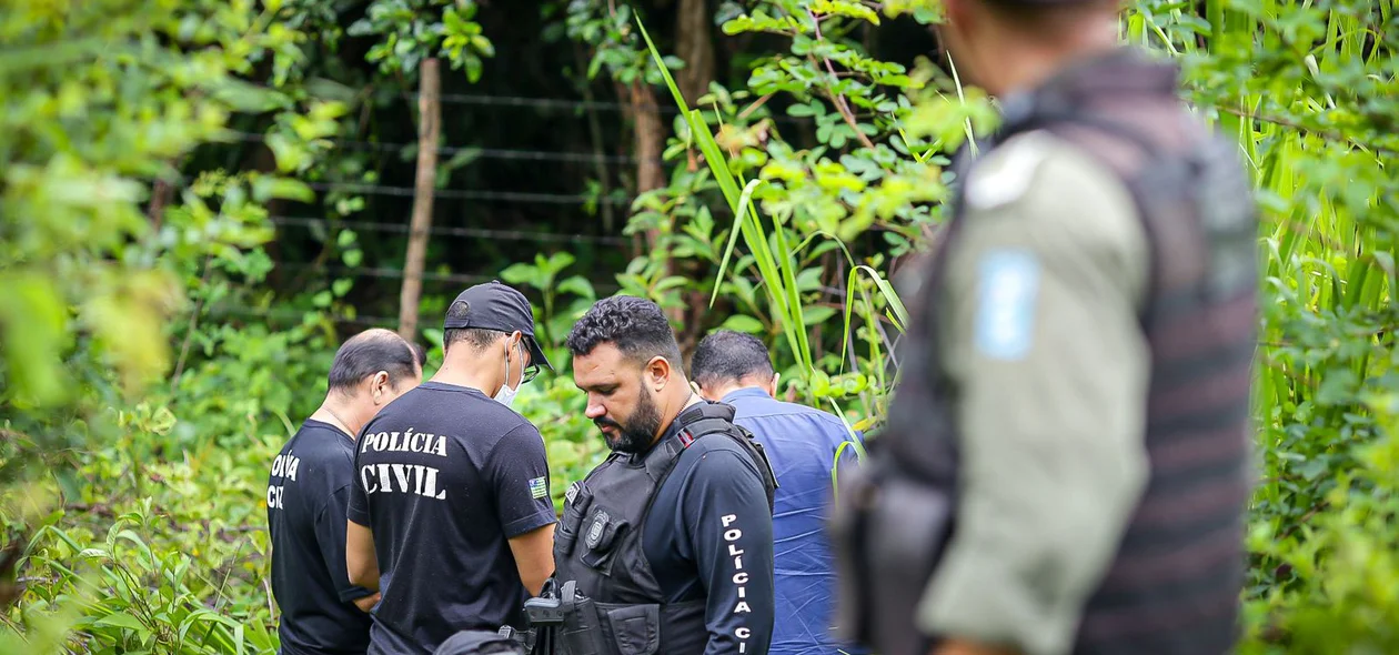 Policiais isolaram o local e fizeram a retirada do corpo