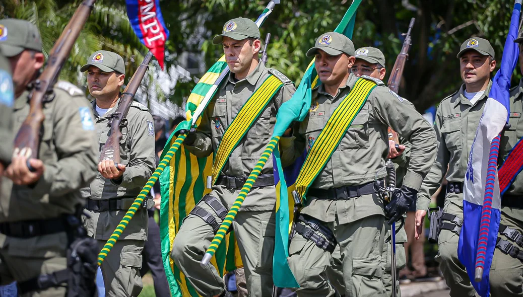 Policiais na solenidade