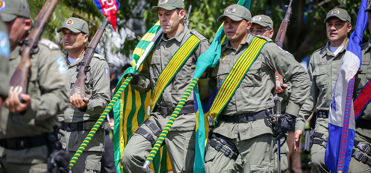 Policiais na solenidade