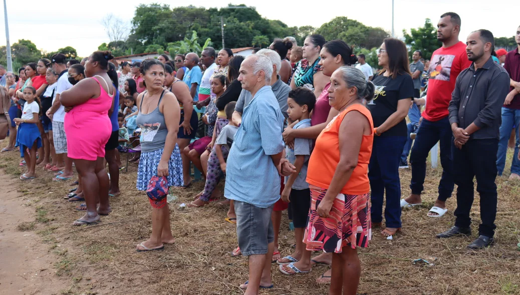 Populares se reuniram durante sepultamento