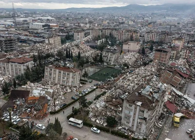 Prédios vieram abaixo na Turquia