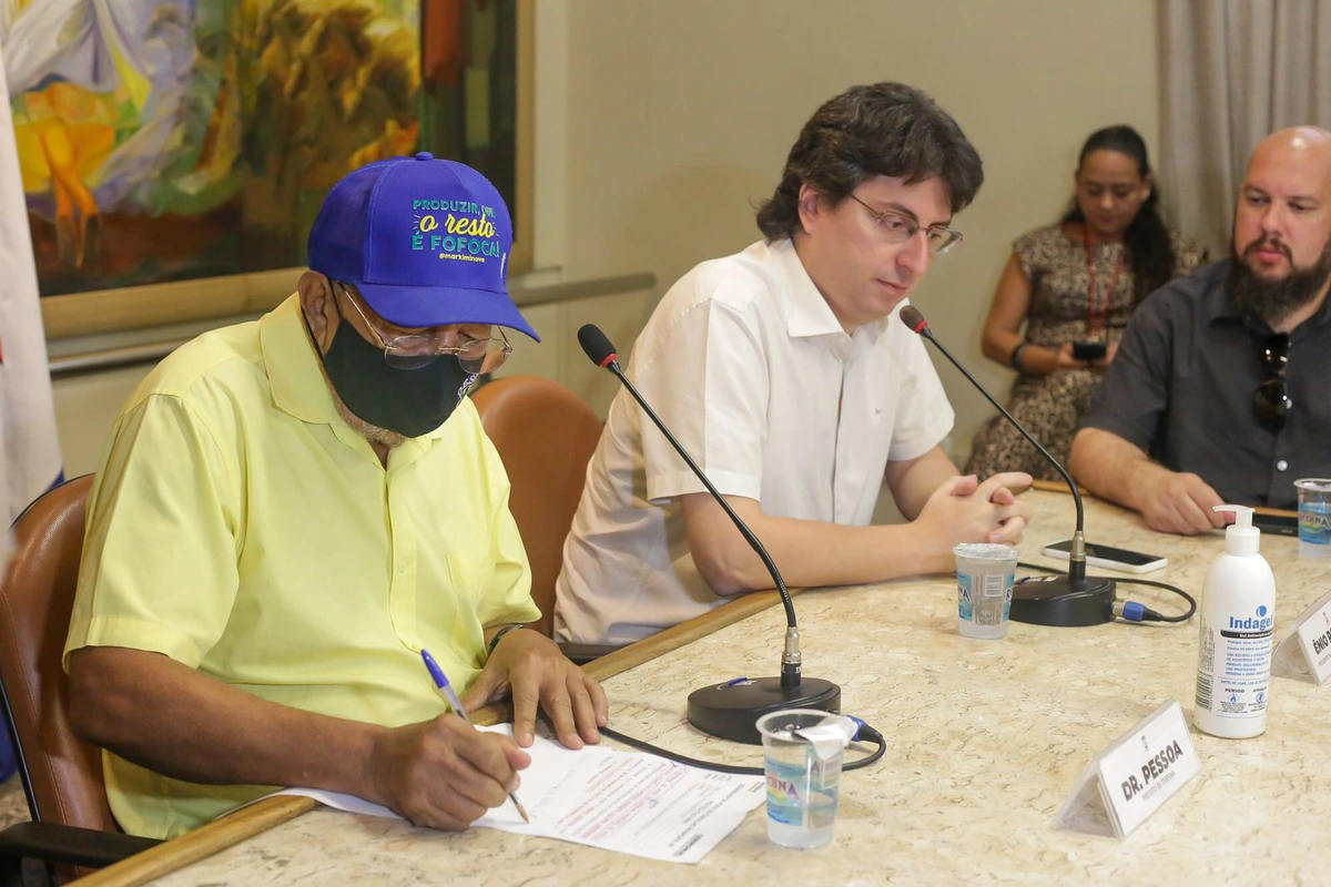 Prefeito Dr. Pessoa deu posse a conselheiros