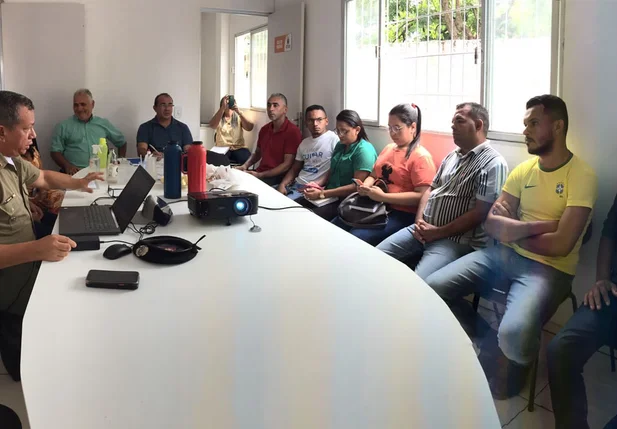 Prefeito Osvaldo Bonfim recebeu a Polícia Militar do Piauí para uma reunião