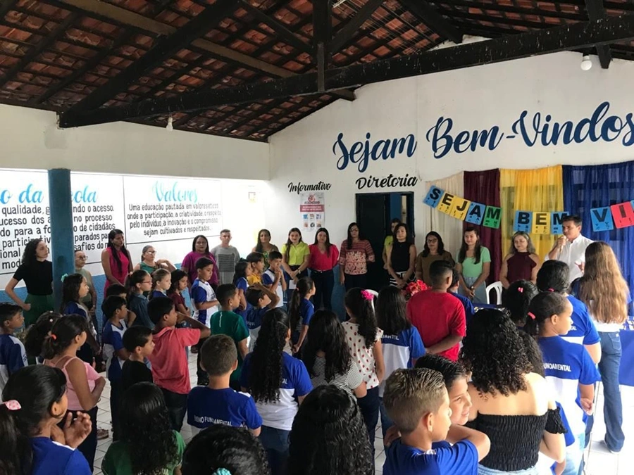 Prefeitura de Jatobá do Piauí realiza entrega de fardamento aos estudantes