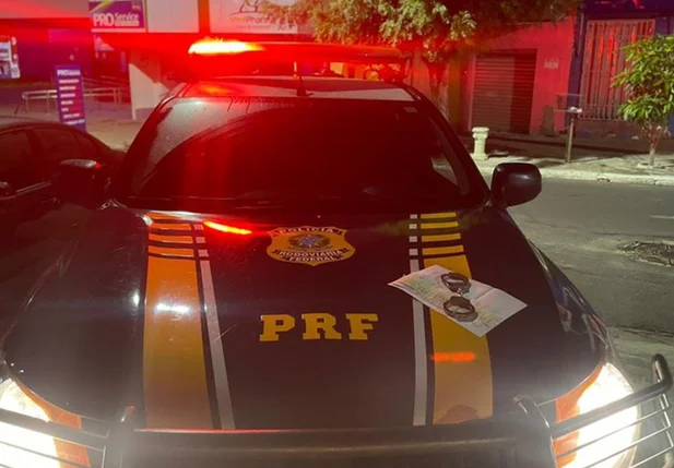 PRF prende motorista por embriaguez ao volante em Corrente