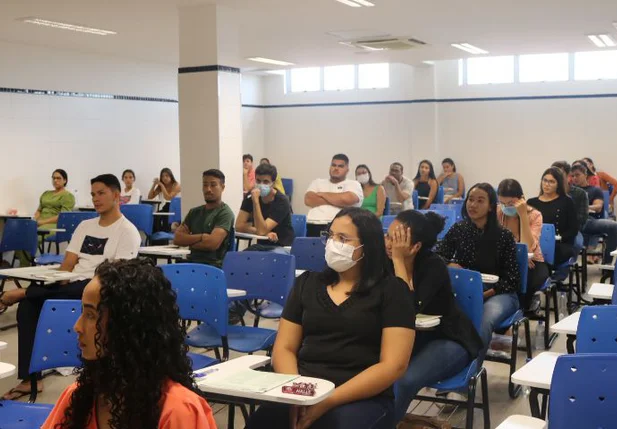 Primeira fase do 37º Exame de Ordem Unificado é realizada em cinco cidades do PI; estudantes relatam concentração e expectativa