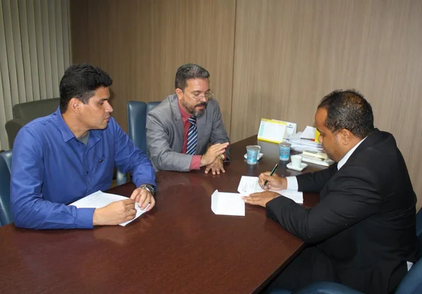 Projeto de reajuste do piso dos professores é protocolado na Câmara de Teresina